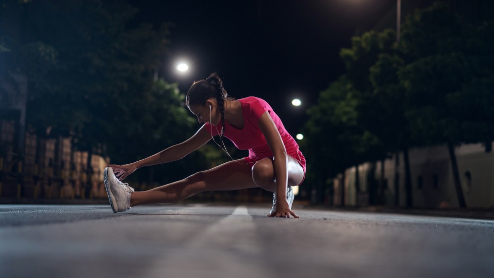 Fitness_Brown_haired_Workout_Legs_Night_535636_2560x1440